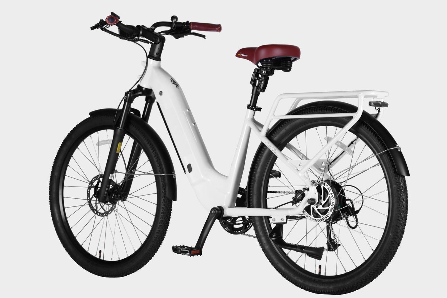 45-degree side view of white DAMAXED electric city bike with brown leather saddle, 9-speed, Ananda M100 motor, LG 48V14Ah battery.